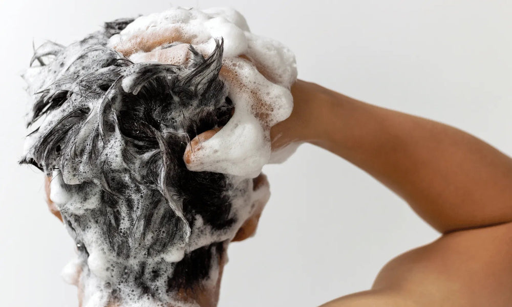Minoxidil Schaum vs. Lotion - Die Haarwuchsmittel im Vergleich